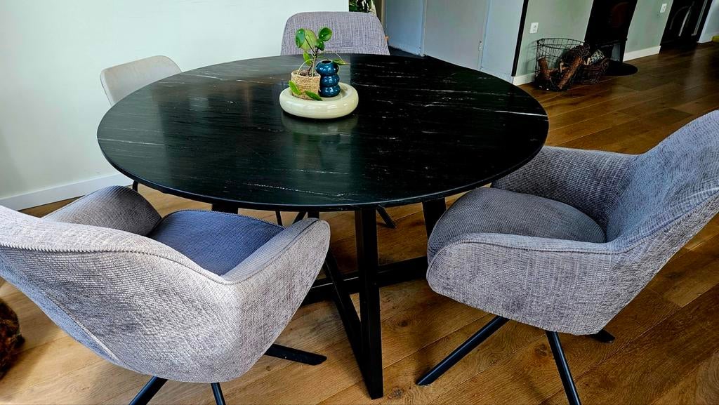Stoere ronde tafel met marmer blad en metalen onderstel, Huis en Inrichting, Tafels | Eettafels, Ophalen, Rond, Zo goed als nieuw