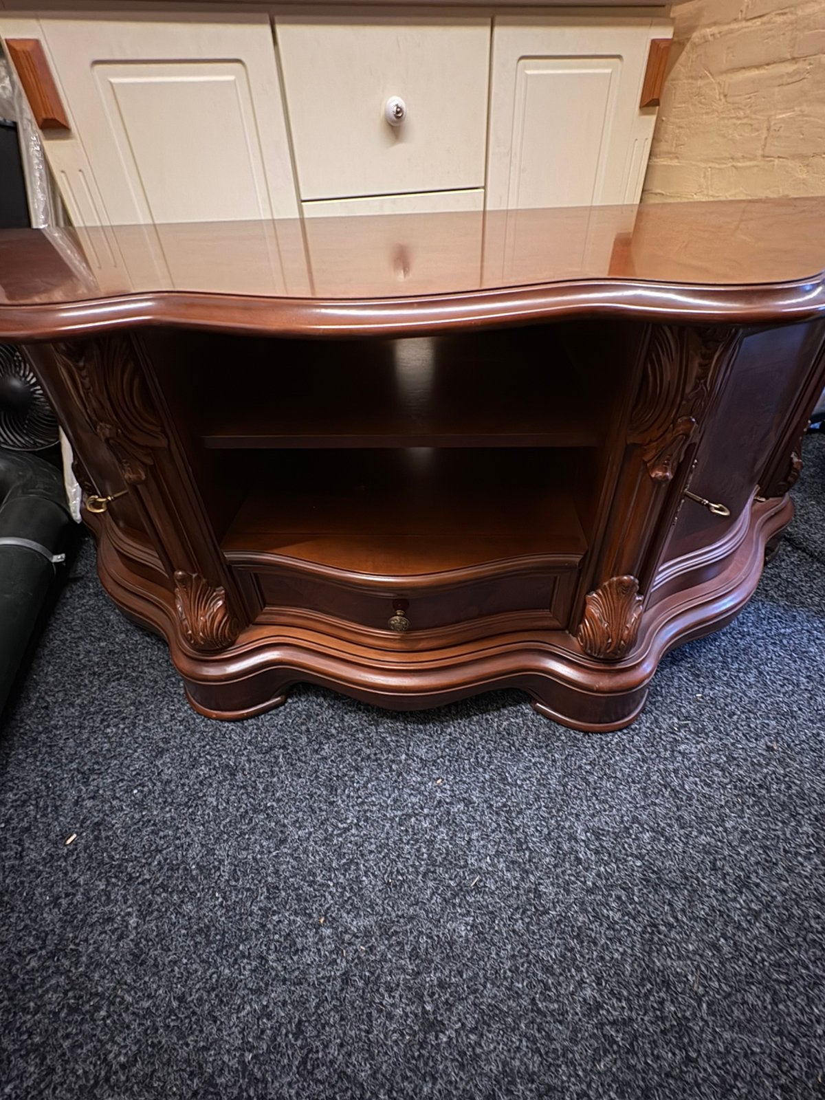 Barok tv kast, Ophalen