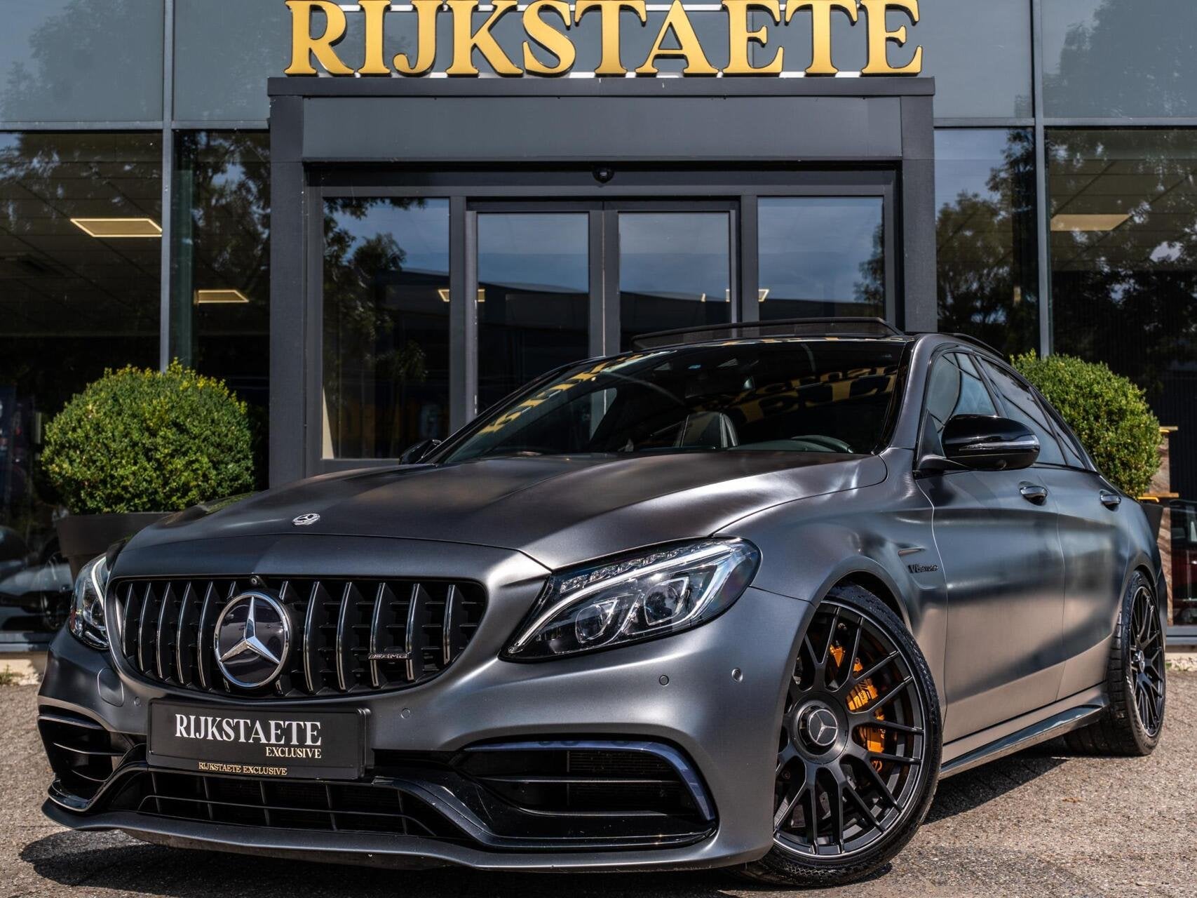 Mercedes C-klasse AMG C63S|PANO|KERAMISCH|BURMESTER|HUD|KUIP, Auto's, Automaat, Dealer onderhouden, Achterwielaandrijving, Gebruikt