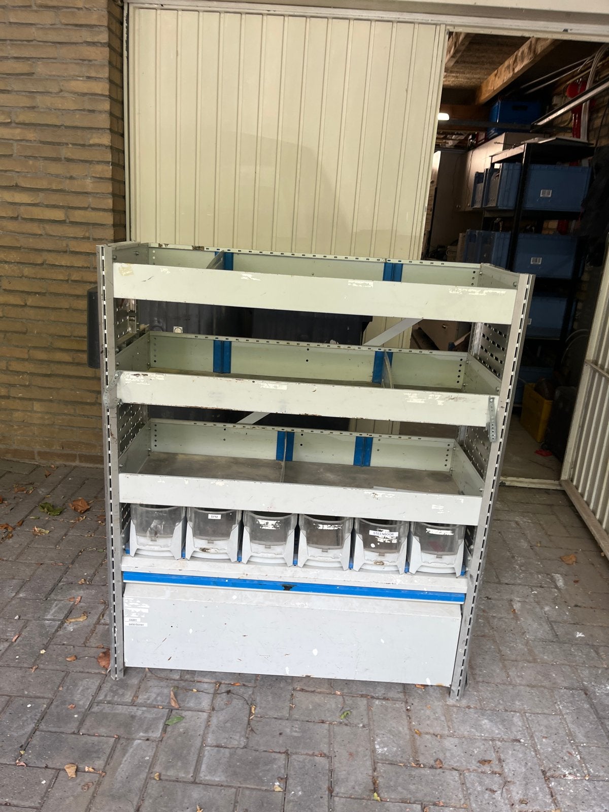 Bedrijfswageninrichting - Opbergsysteem, Ophalen
