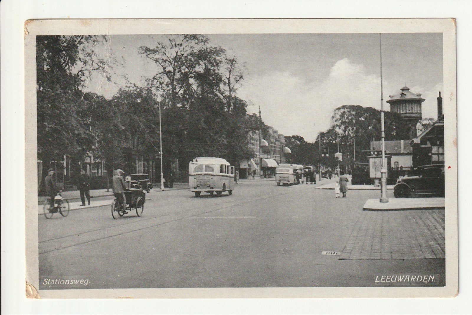 LEEUWARDEN STATIONSWEG WATERTOREN AUTO'S LAB STADSDIENST BUS, Ophalen of Verzenden, 1920 tot 1940, Gelopen, Friesland