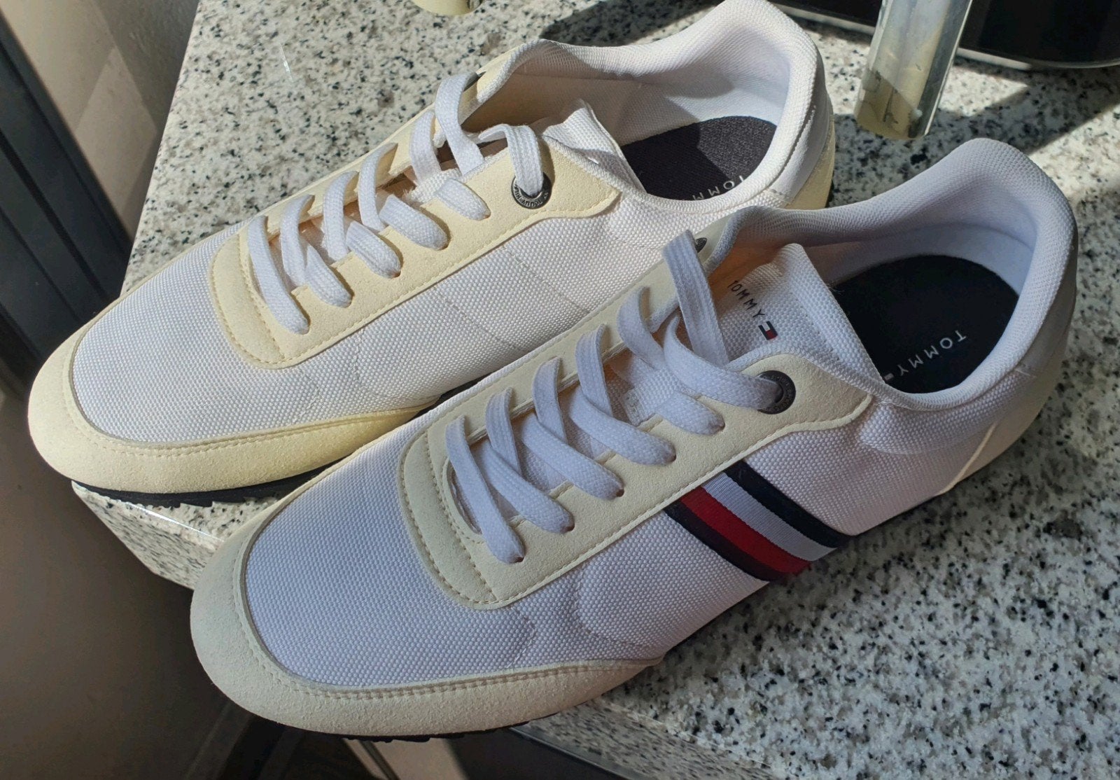 Nieuwe Tommy Hilfiger sneakers 42, Wit, Tommy Hilfiger, Nieuw, Ophalen of Verzenden