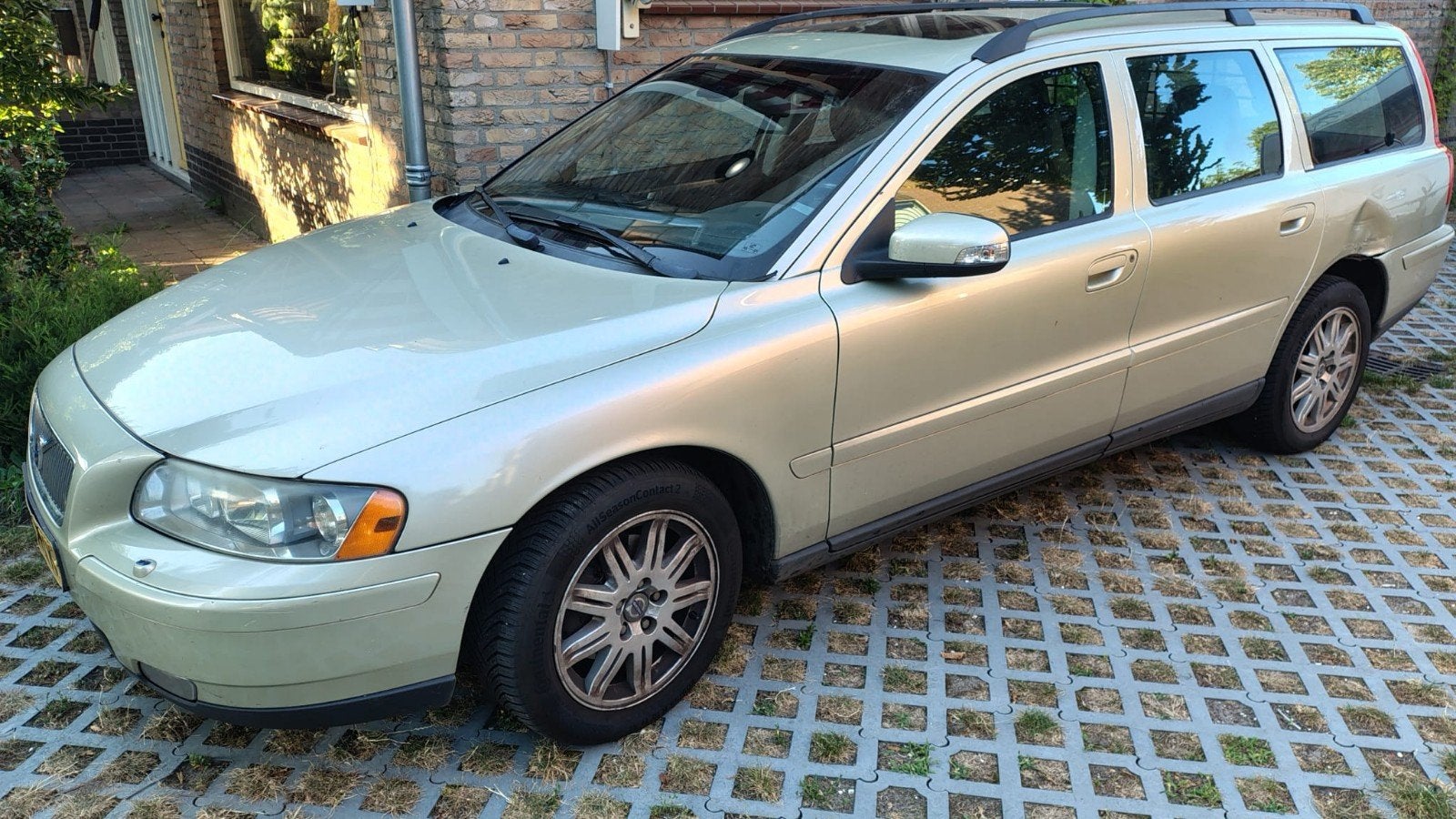 Volvo V70 2.4 140PK 2006 Beige, Ophalen, Gebruikt, Volvo