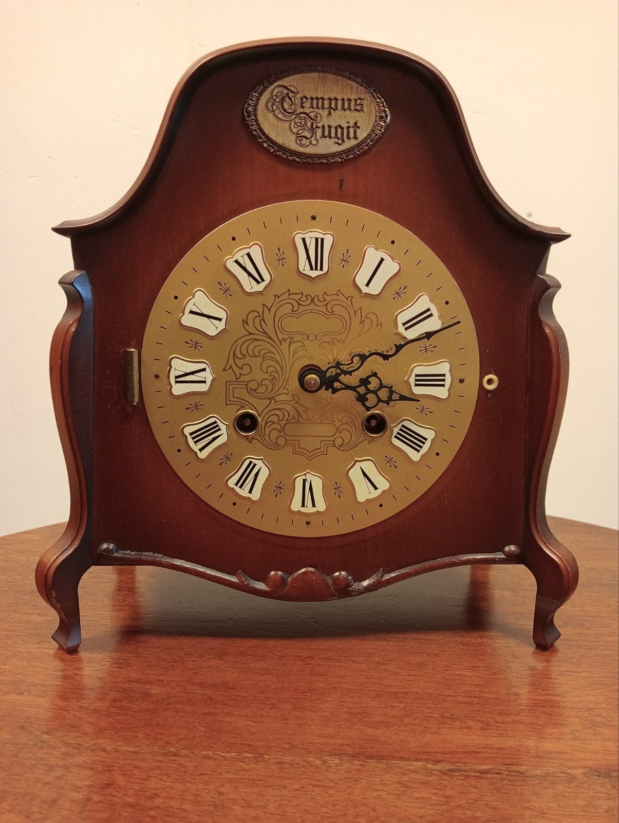 Antieke tafelklok "Tempus Fugit" - Leon Martens, Ophalen of Verzenden