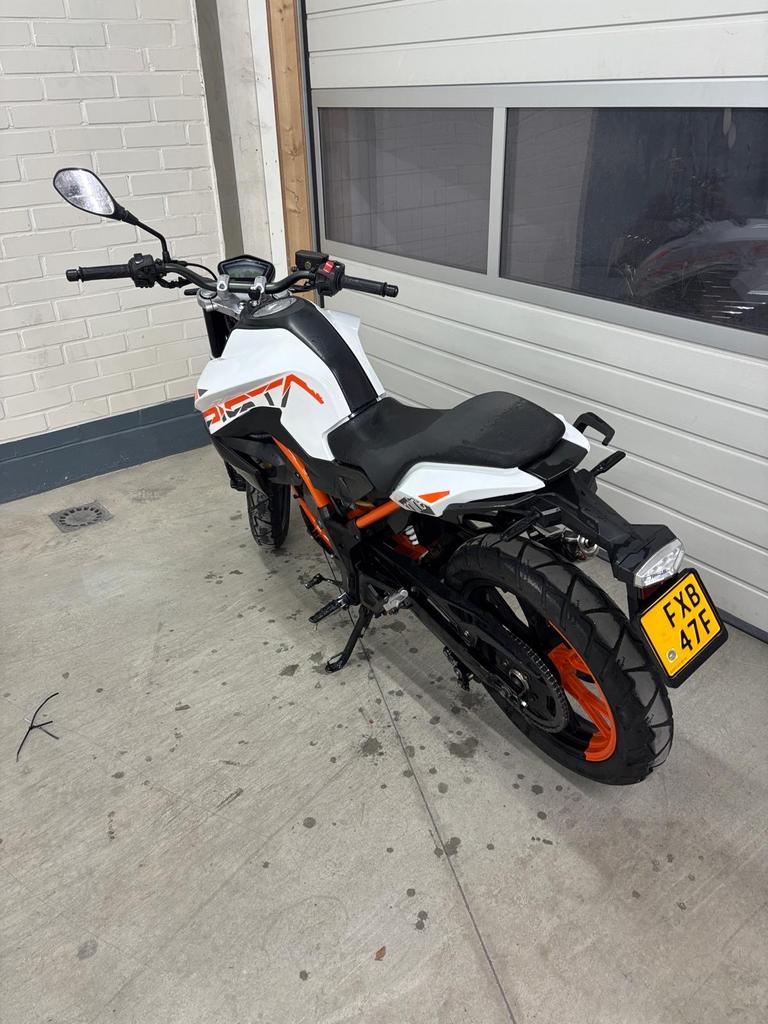 Pista online naked bike - Wit/Oranje, Fietsen en Brommers, Ophalen, 6 versnellingen, Gebruikt, Maximaal 45 km/u