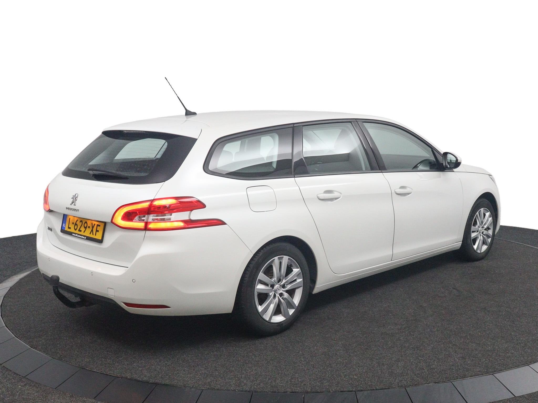 Peugeot 308 SW 1.2 *110PK*ECC*NAVI*CAM*HAAK*CRUISE*CARPLAY*, Voorwielaandrijving, Stof, Gebruikt, 620 kg