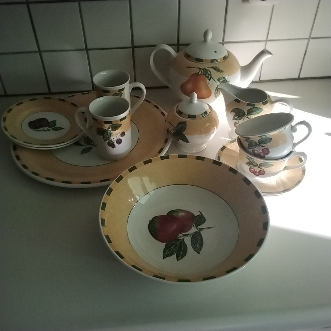 Churchill  summerset: mokken,roomstel,theepot, kop+schotels, Ophalen of Verzenden, Zo goed als nieuw, Overige stijlen, Kop(pen) en/of Schotel(s)