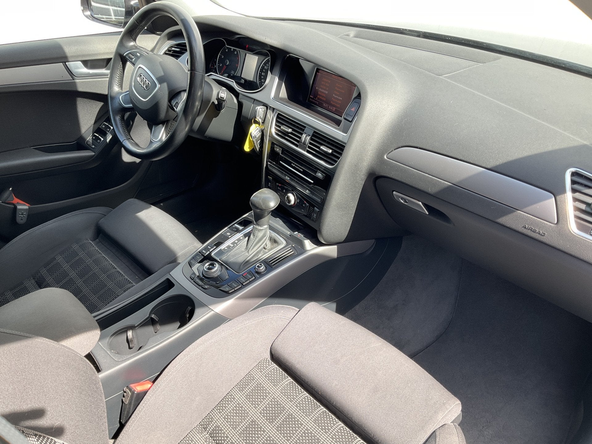 Audi A4 Avant 1.8 TFSI Business Edition Automaat Trekhaak Na, Auto's, Gebruikt, Euro 6, 4 cilinders, 1505 kg