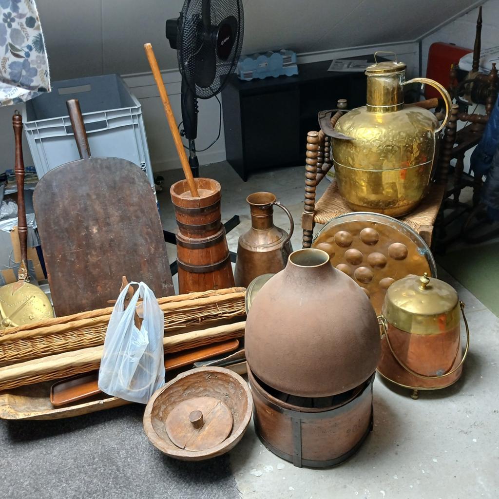 Mooie houten klok met gewichten en veel antiek en curiosa, Ophalen of Verzenden