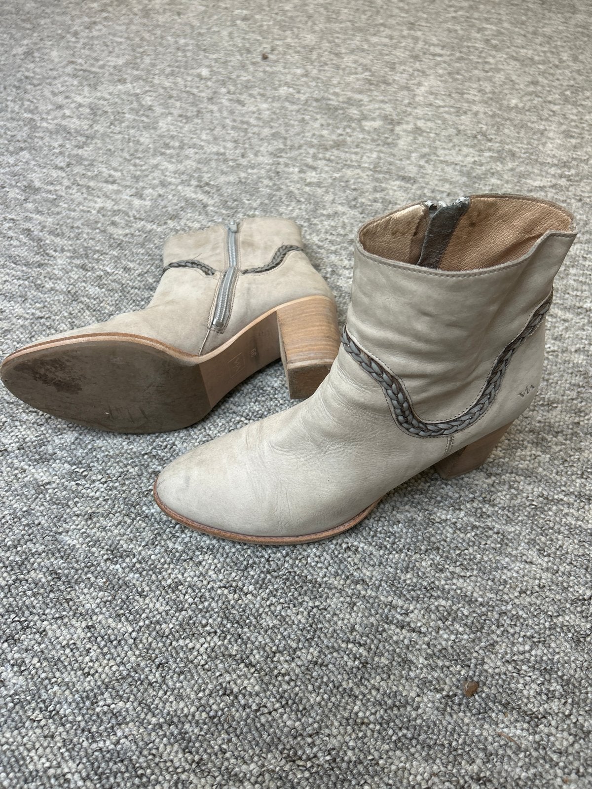 VIA vai enkellaarsjes maat 39 taupe leer, Kleding | Dames, Ophalen of Verzenden, Gedragen, Beige, Lage of Enkellaarzen