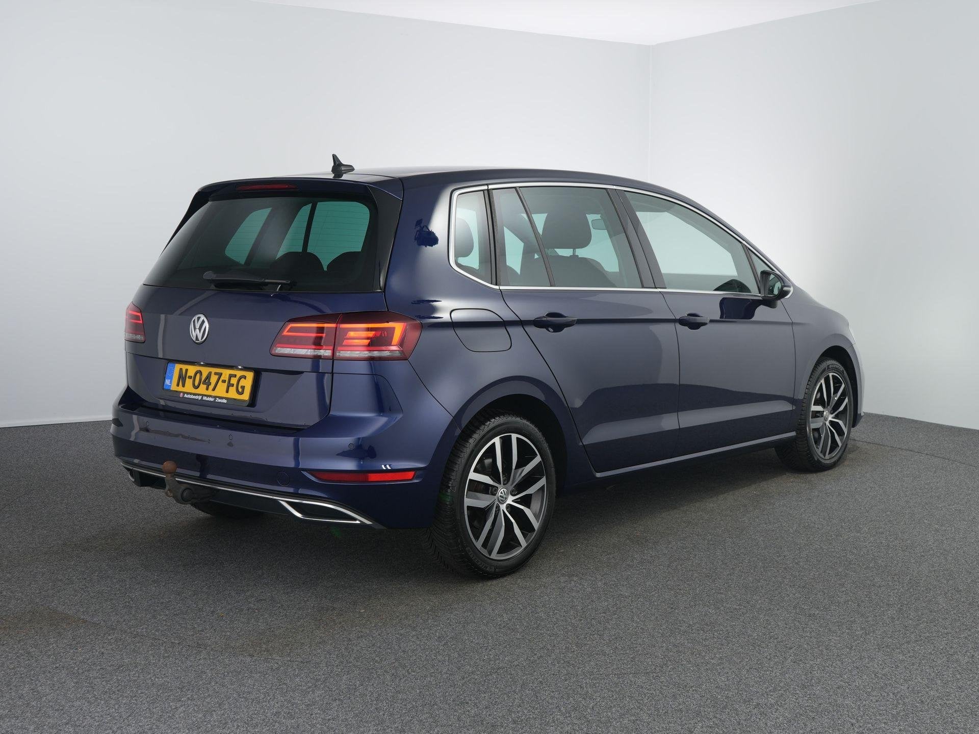 Volkswagen Golf SportsVan