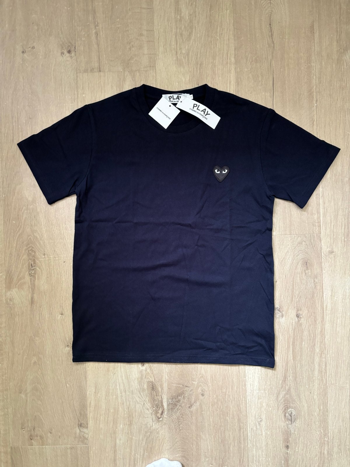 Gloednieuw Comme des Garçons T-shirt - Donkerblauw (M), Ophalen of Verzenden, Nieuw, Maat 48/50 (M), Blauw