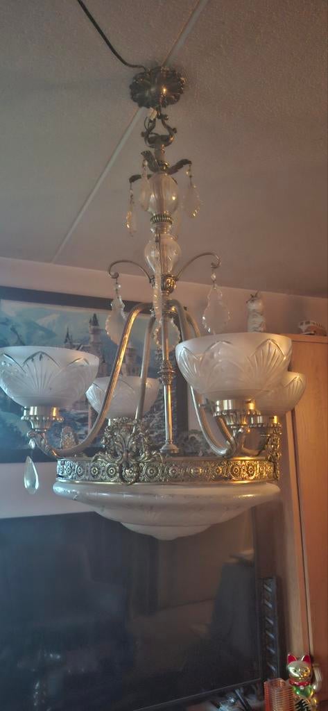 Antieke bronze kroonluchter met glazen schalen, Ophalen