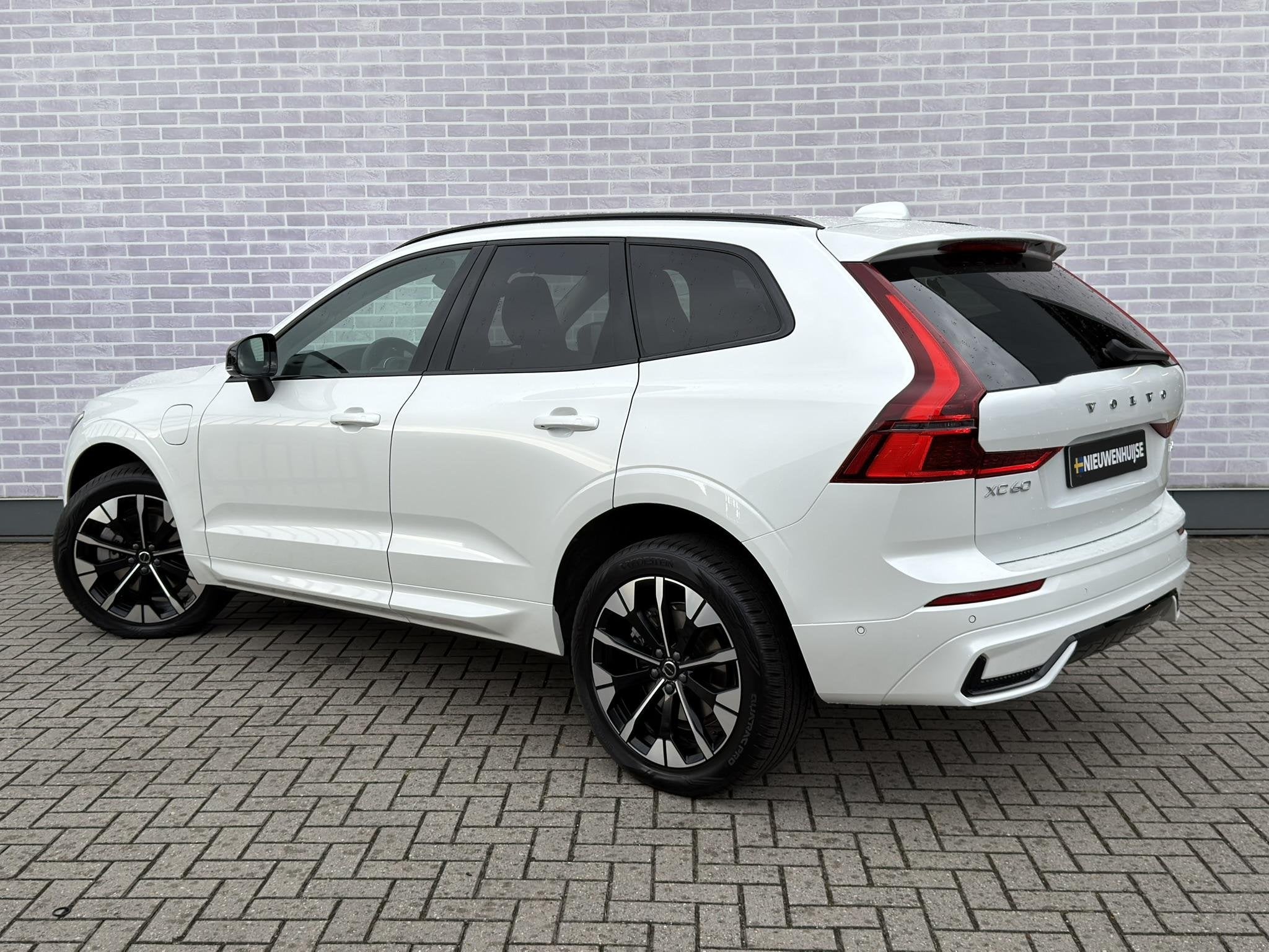 Volvo XC60 T6 350 pk Plug-in Hybrid AWD Ultra Dark | Trekhaa, Gebruikt, Euro 6, 4 cilinders, 180 min