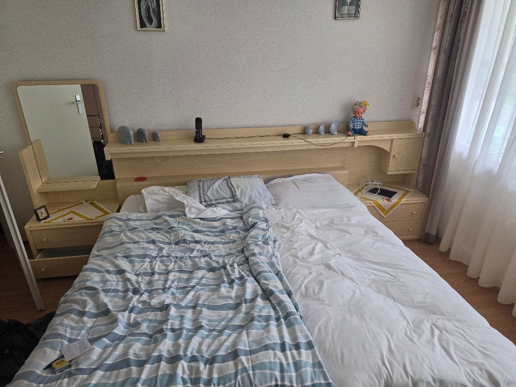 Prachtig mooi twee persoonsbed en kledingkast, Huis en Inrichting, Ophalen, Overige kleuren, Licht beige , moeilijk te zeggen ect de kleur  op de foto