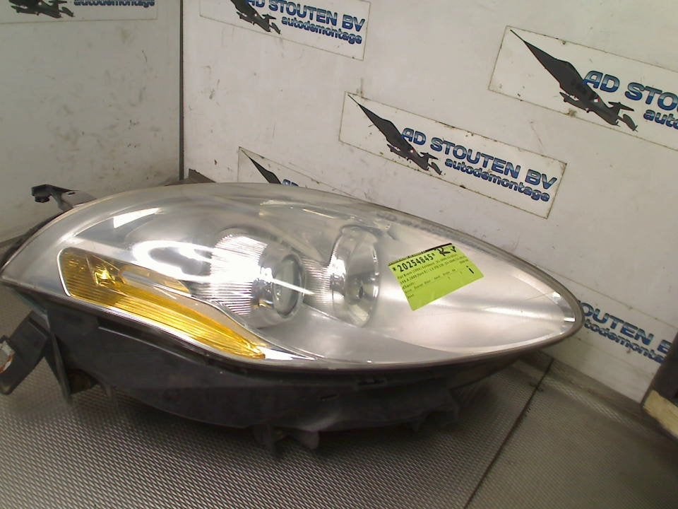 Koplamp Rechts Fiat Bravo (198A) (2008-03/2014-12) S1757534, FCA Germany GmbH, Gebruikt, IPC D1-09 Bahnhofsplatz, Rüsselsheim am Main 65423, , Duitsland