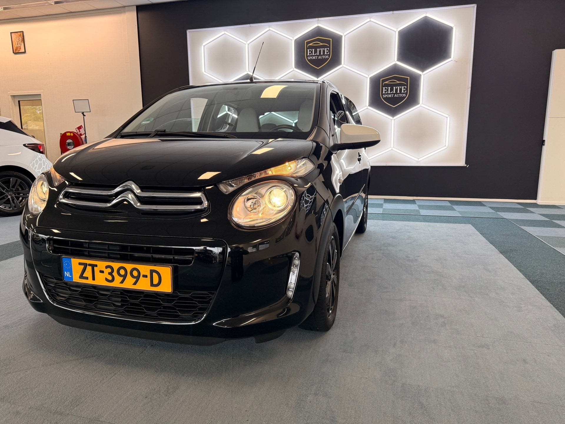 Citroen C1 1.0 VTi Urban Ride I CAMERA I NAVI I CarPlay I, Auto's, Stof, Gebruikt, 4 stoelen, C1