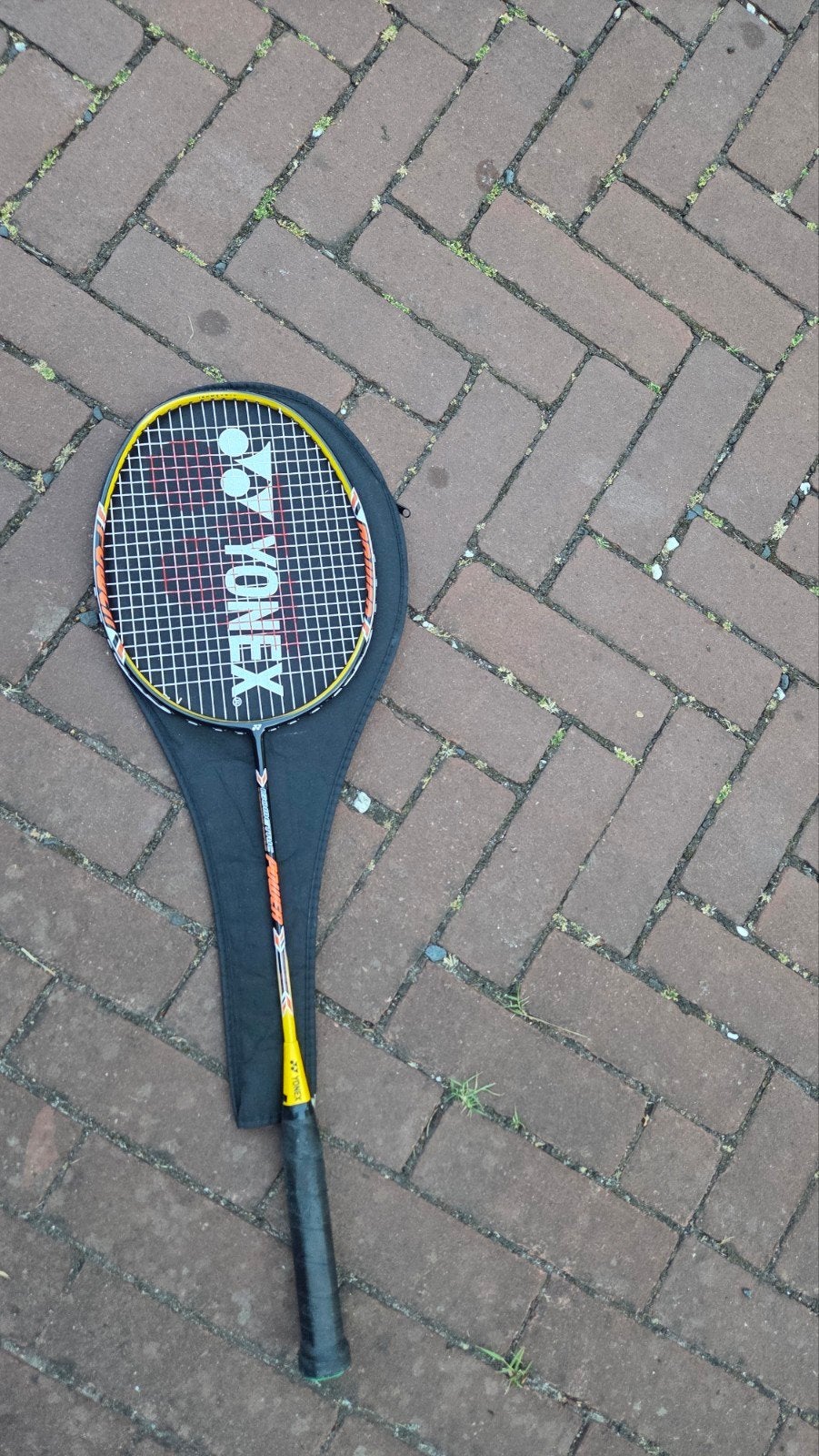Yonex badmintonracket en shuttlekoker Mavis 2000, Sport en Fitness, Badminton, Ophalen, Zo goed als nieuw, Racket(s)