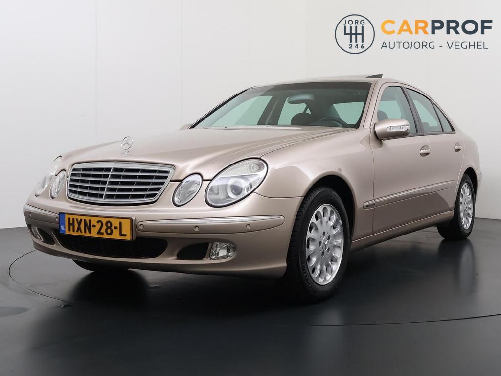 Mercedes-Benz E-klasse 240 Classic Schuifdak Trekhaak, Auto's, Mercedes-Benz, Automaat, Gebruikt, Zwart, 2597 cc