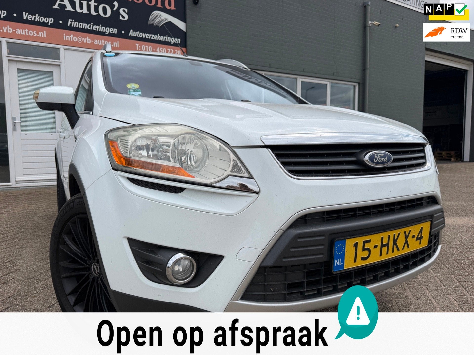 Ford Kuga 2.5 AWD en 200 Pk en trekhaak en parkeersensoren e, Auto's, Ford, Gebruikt, Zwart, Leder en Stof, Bedrijf