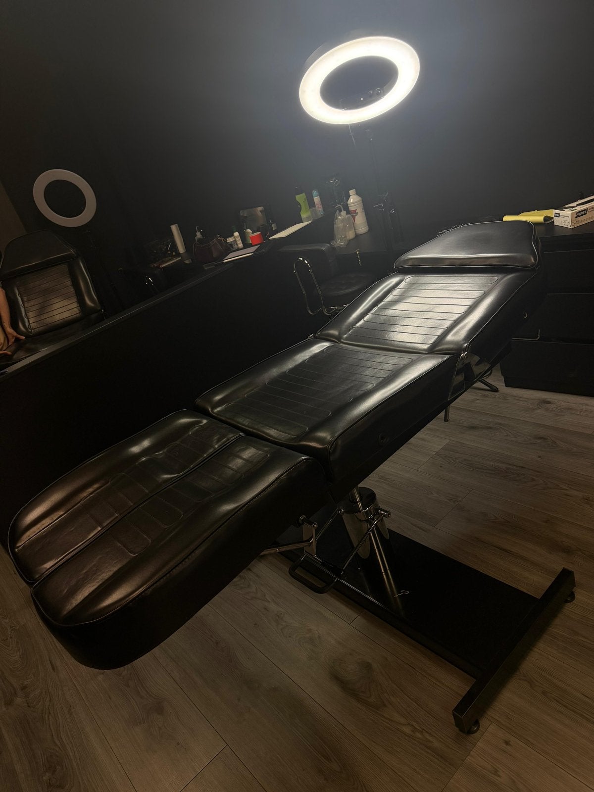 Professionele Zwarte Tattoo Stoel/Behandelbank, Zwart, Leer, Ophalen of Verzenden, Zo goed als nieuw
