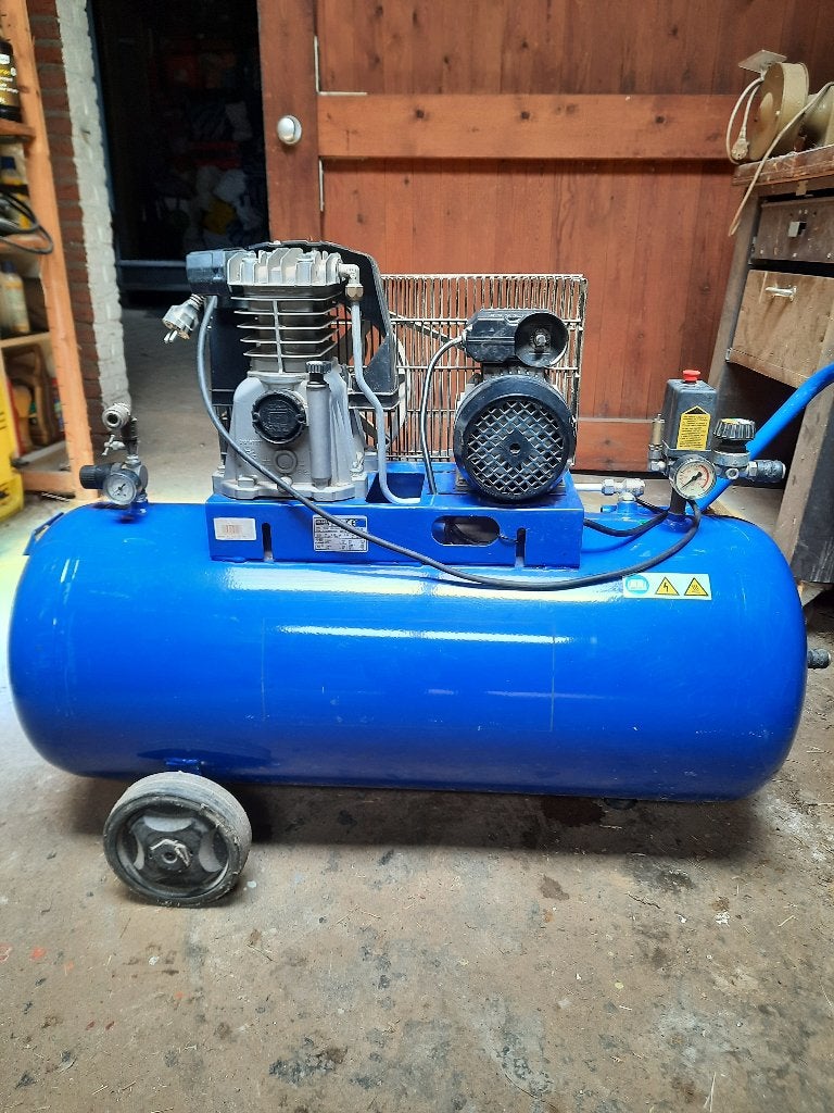 Compressor Groot volume en hoge druk, Ophalen, Zo goed als nieuw, 200 tot 400 liter/min, 10 bar of meer