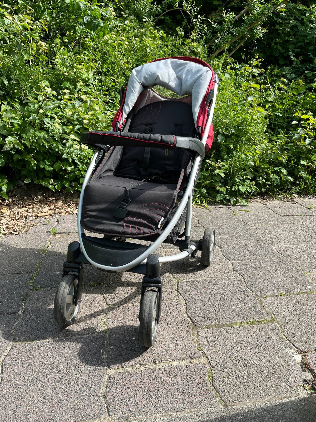 Hauck Malibu kinderwagen - Rood en zwart, Kinderen en Baby's, Kinderwagens en Combinaties, Ophalen, Gebruikt, Kinderwagen, Overige merken