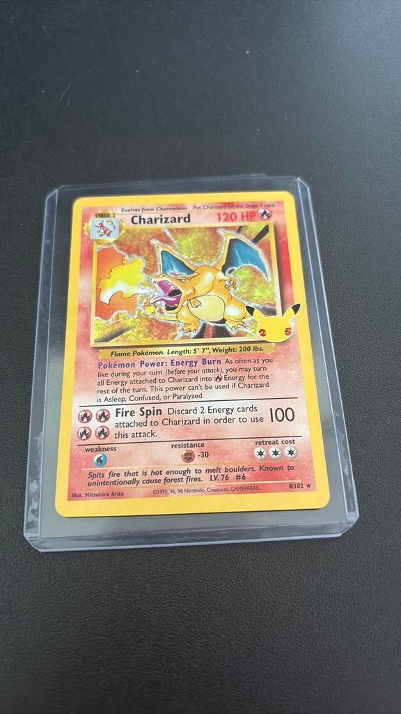 Charizard 1995 celebrations, Hobby en Vrije tijd, Verzamelkaartspellen | Pokémon, Ophalen of Verzenden, Zo goed als nieuw