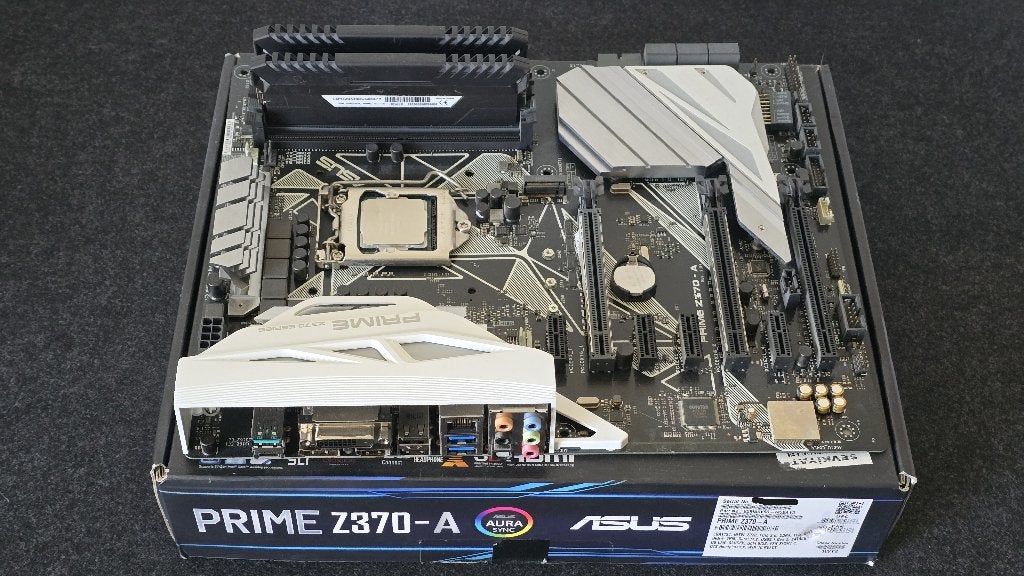 PC Upgrade Bundle: Intel i7-8700K + Asus Z370-A + 32GB DDR4, Ophalen, 32 GB, Zo goed als nieuw, Asus, Intel, Corsair