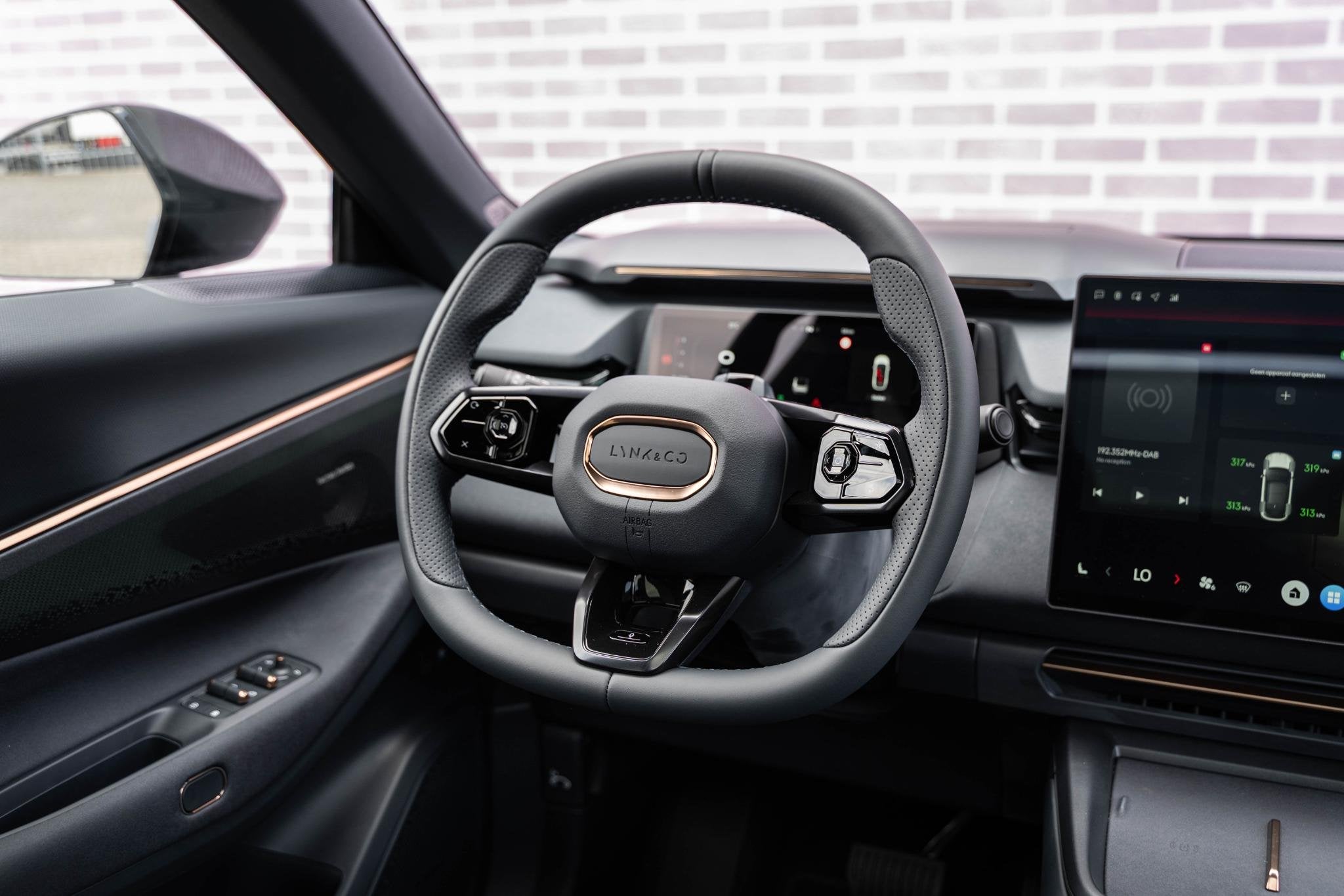 Lynk & Co 8