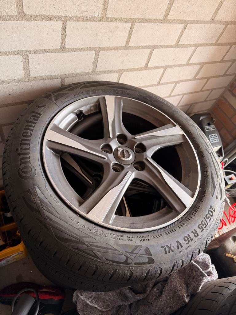 Zgan Continental banden 7 mm met Volvo velgen 205/55 R16, Auto-onderdelen, Ophalen, Gebruikt, 16 inch, Banden en Velgen