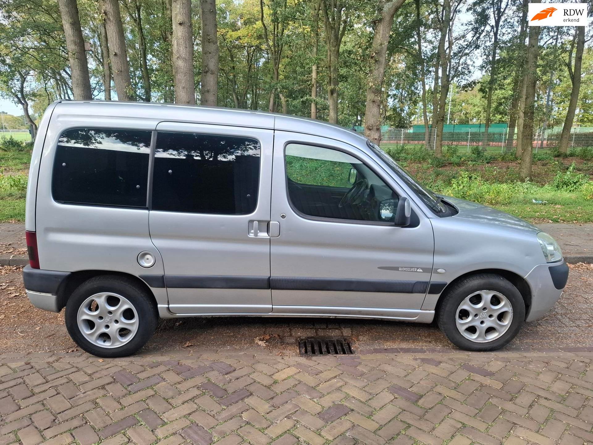 Peugeot Partner MPV 1.6-16V Quiksilver apk 15-10-2027, Stof, Zwart, 4 cilinders, 1226 kg