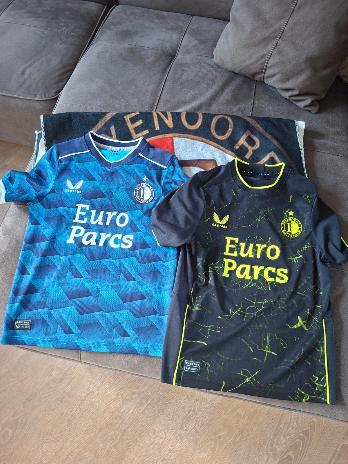 feyenoord shirts en handdoek, Ophalen of Verzenden, Zo goed als nieuw, Jongen of Meisje