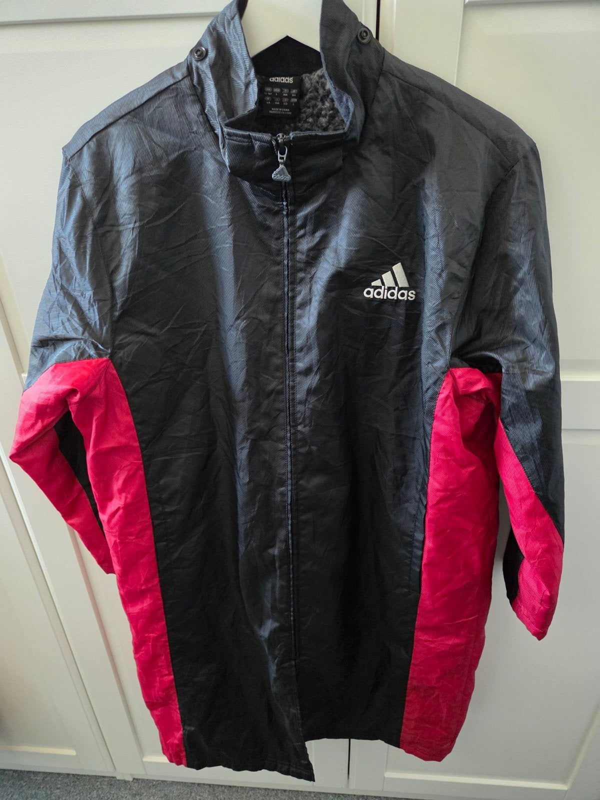 Adidas Winterjas Zwart/Rood - Maat 164 (13-14 jaar), Adidas, Gebruikt, Jongen of Meisje, Ophalen of Verzenden