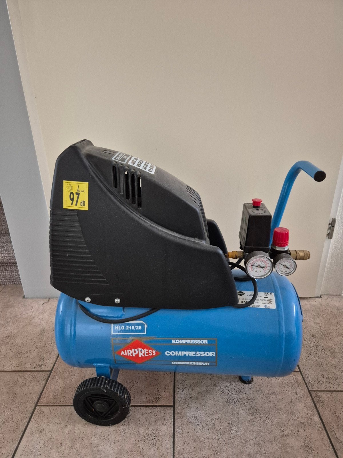 Airpress compressor, Doe-het-zelf en Verbouw, Minder dan 25 liter, Ophalen, Minder dan 200 liter/min