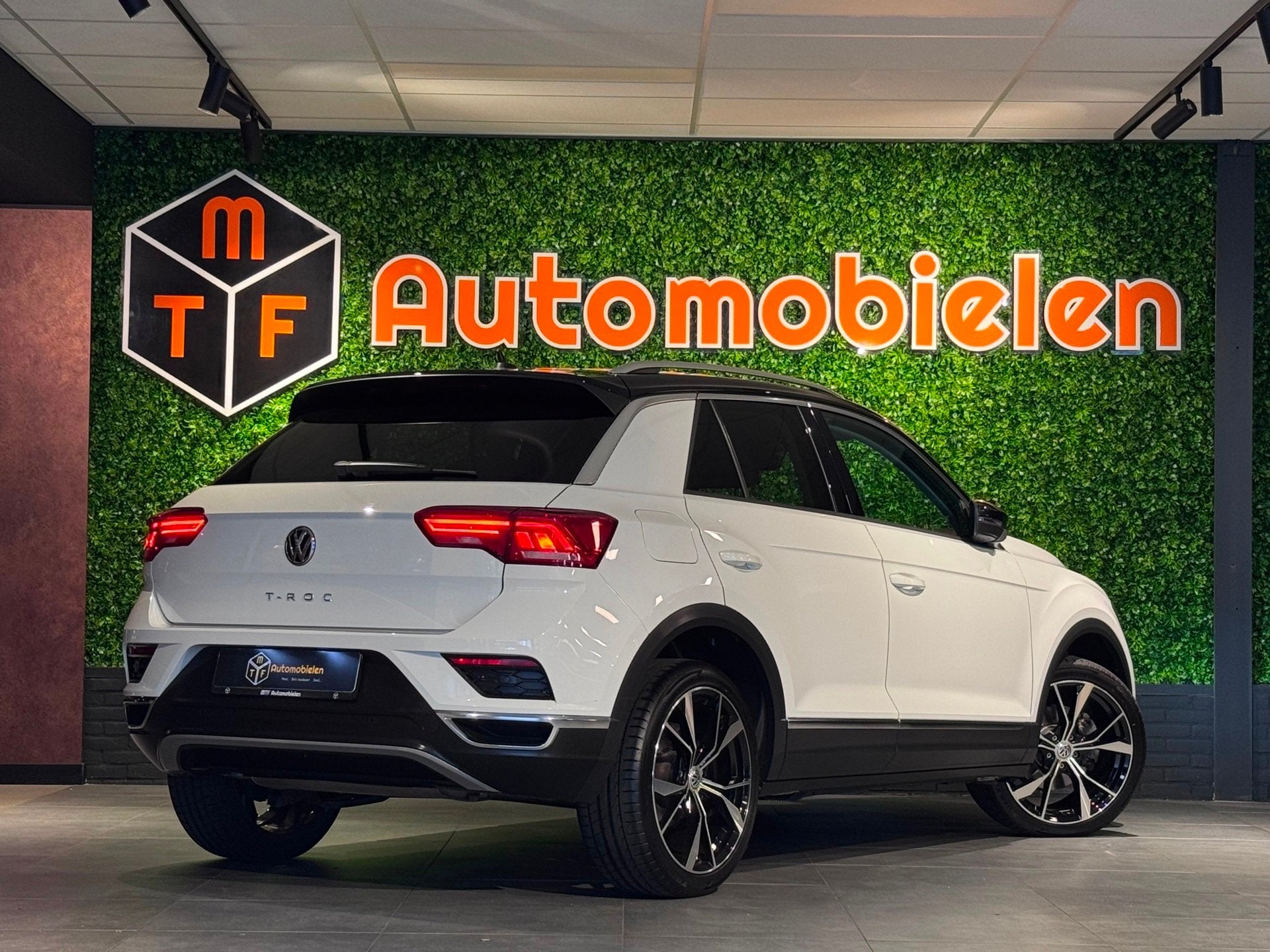 Volkswagen T-ROC 1.5 TSI Sport 150 PK |VIRTUAL|CAMERA|ACC|LA, Stof, 4 cilinders, Wit, Bedrijf