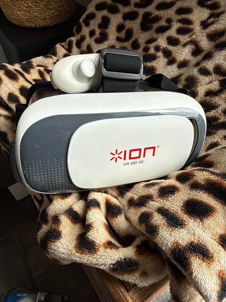 XION VR 360 3D Virtual Reality Bril met Controller, Spelcomputers en Games, Virtual Reality, Zo goed als nieuw, Telefoon, VR-bril