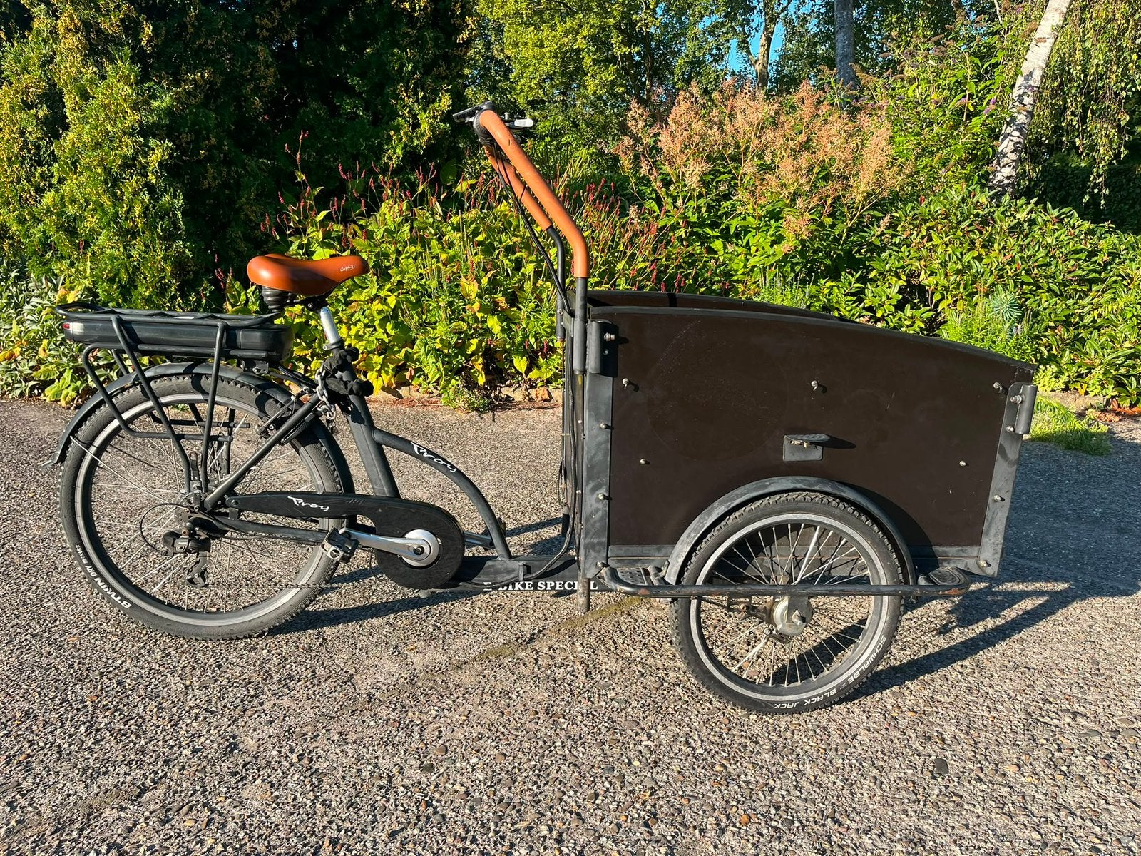 Troy electrische bakfiets in goede staat, 4 kinderen of meer, Gebruikt, Huif, Trommelrem