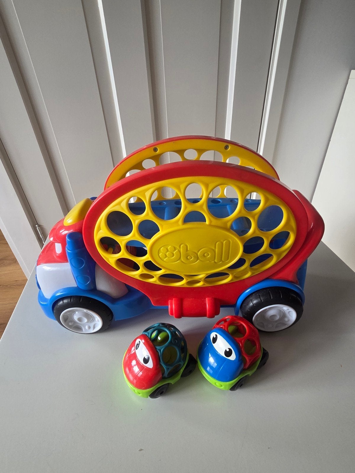 O-ball Go Grippers Auto met 2 rammelaars, Ophalen