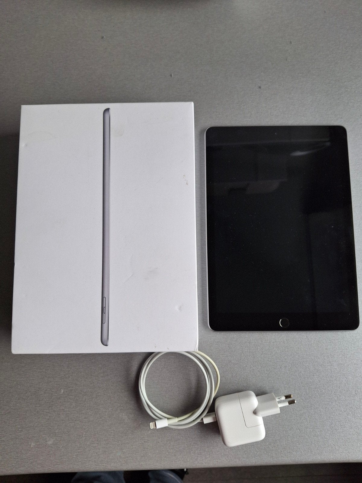 Defecte Apple ipad 6e generatie a1893, 32 GB, Apple iPad, Niet werkend, Grijs