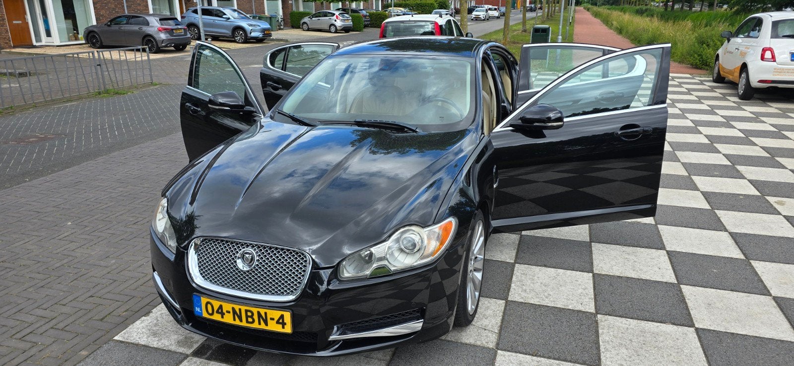 Jaguar XF 3.0 D V6 AUT 2010 Zwart, Auto's, Jaguar, 15 km/l, Beige, 2993 cc, 1850 kg