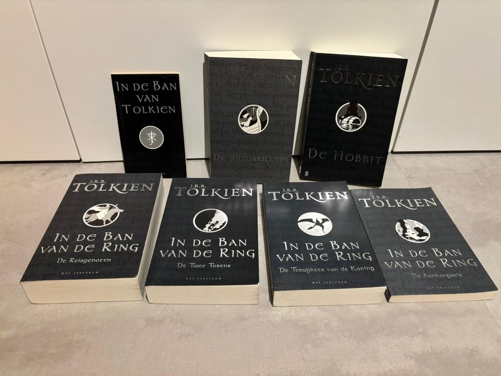 J.R.R. Tolkien complete set: In de Ban van de Ring, Hobbit,, Ophalen of Verzenden, Zo goed als nieuw, Nederland