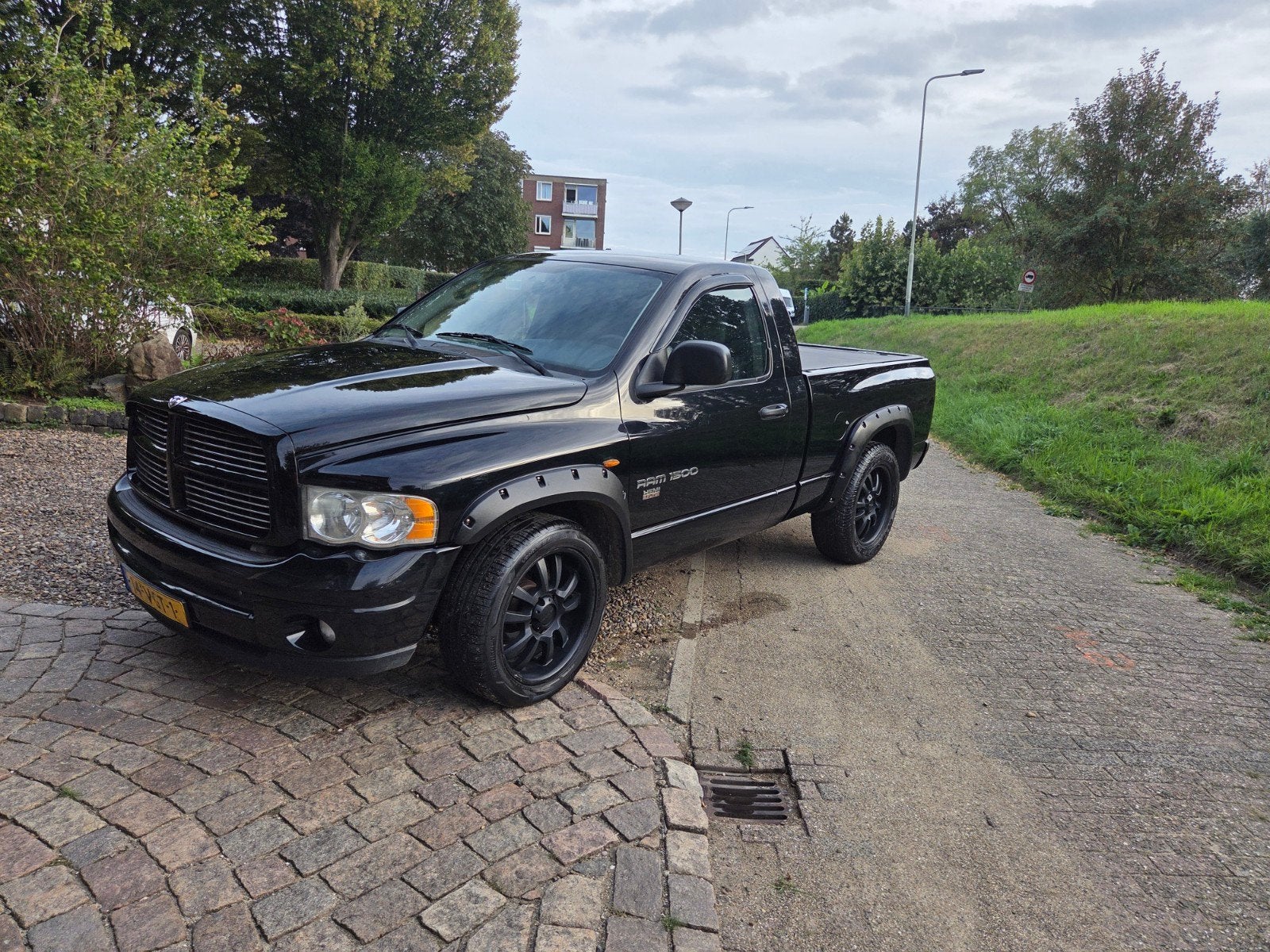 dodge ram single cab 5.7 hemi, Auto's, Automaat, Achterwielaandrijving, Zwart, LPG
