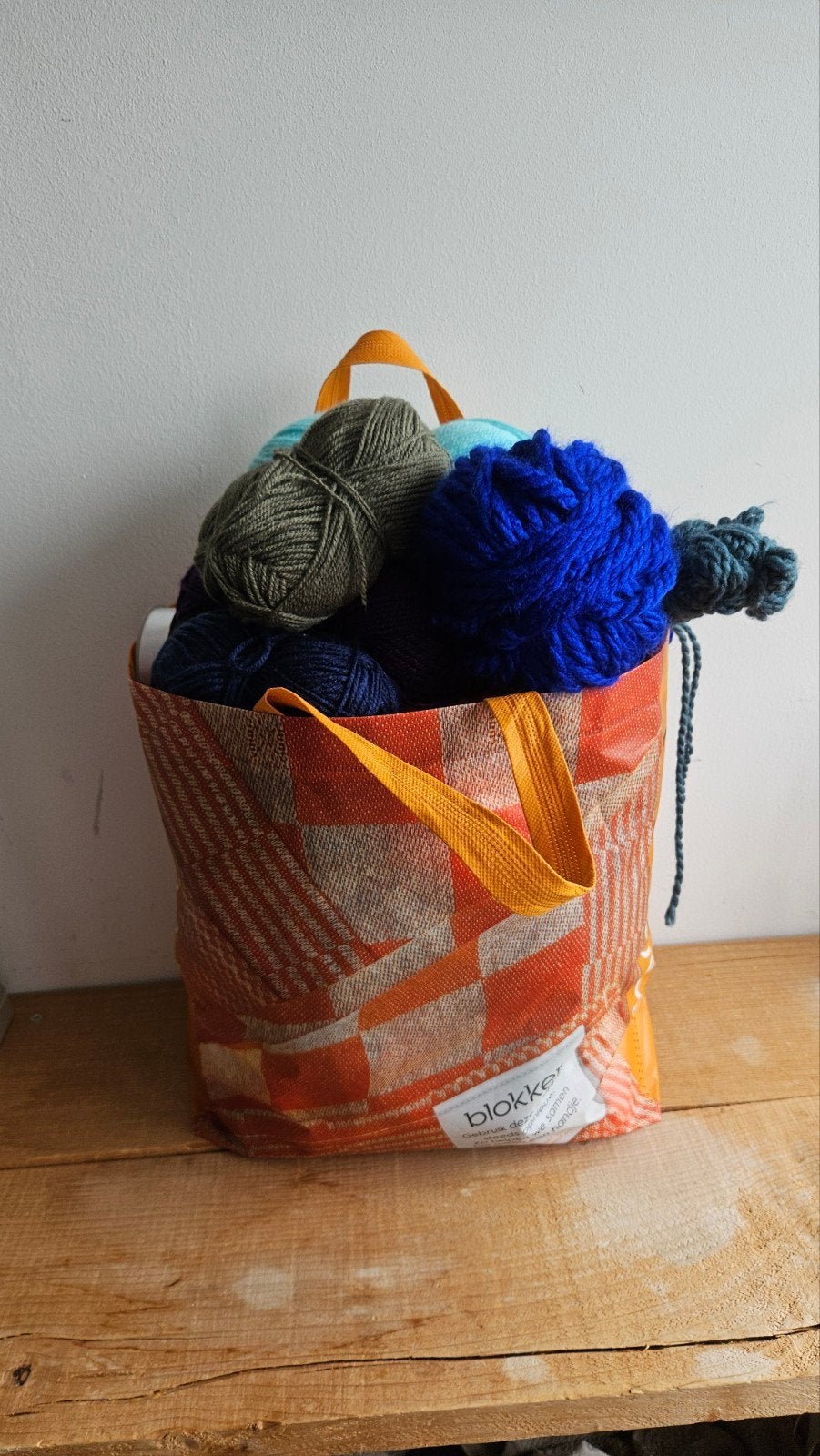 Tas vol met wol, Ophalen, Zo goed als nieuw, Maat 38/40 (M)
