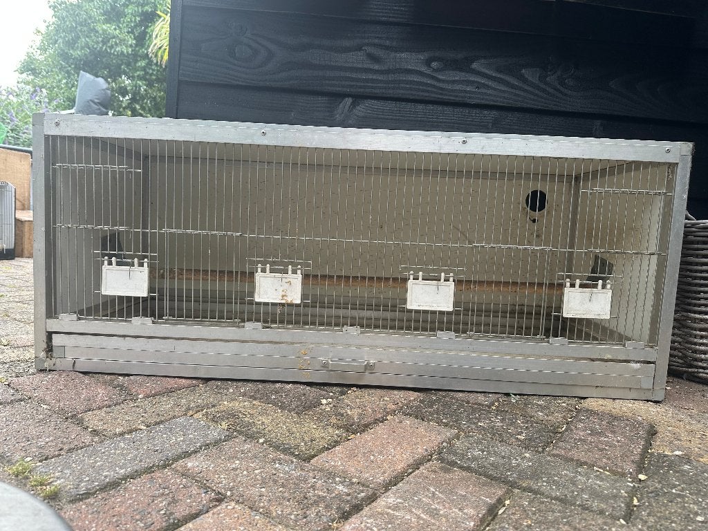 2 broedkooien 105x40x42, Dieren en Toebehoren, Vogels | Hokken en Kooien, Ophalen, Zo goed als nieuw, Hout, Broedkooi of Kweekkooi