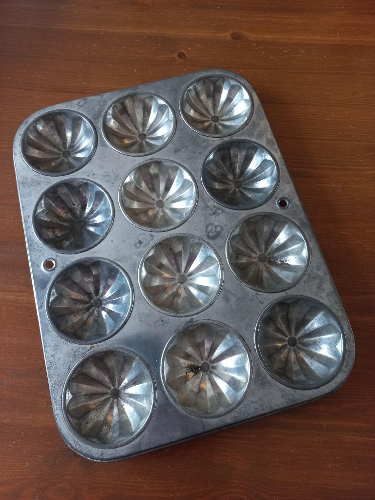 Oud bakblik voor 12 cakejes, Ophalen of Verzenden