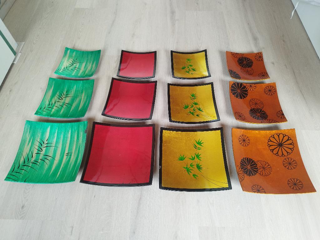 4 sets van 3 decoratieve borden uit Vietnam, Overige materialen, Gebruikt, Ophalen of Verzenden, Bord(en)
