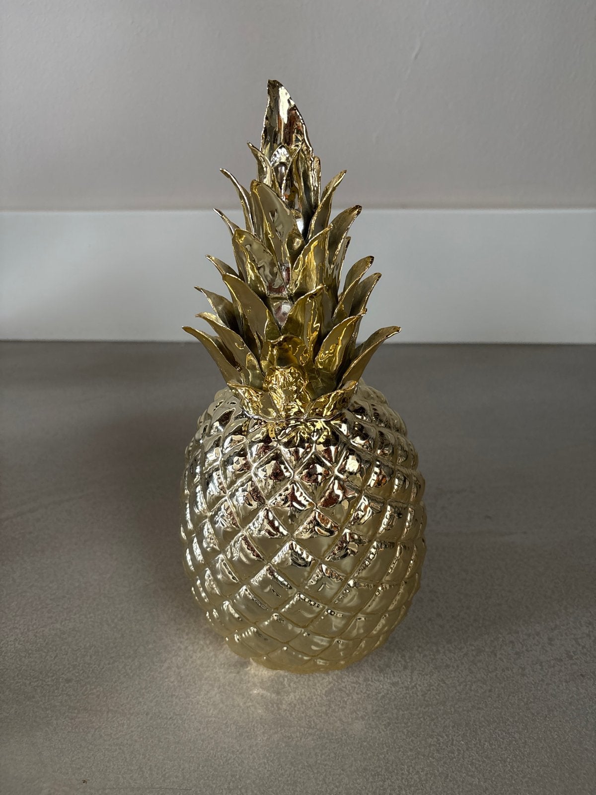 Decoratieve Gouden Ananas - Stijlvolle Woonaccessoire, Gebruikt, Ophalen of Verzenden, Steen/keramiek, Goud