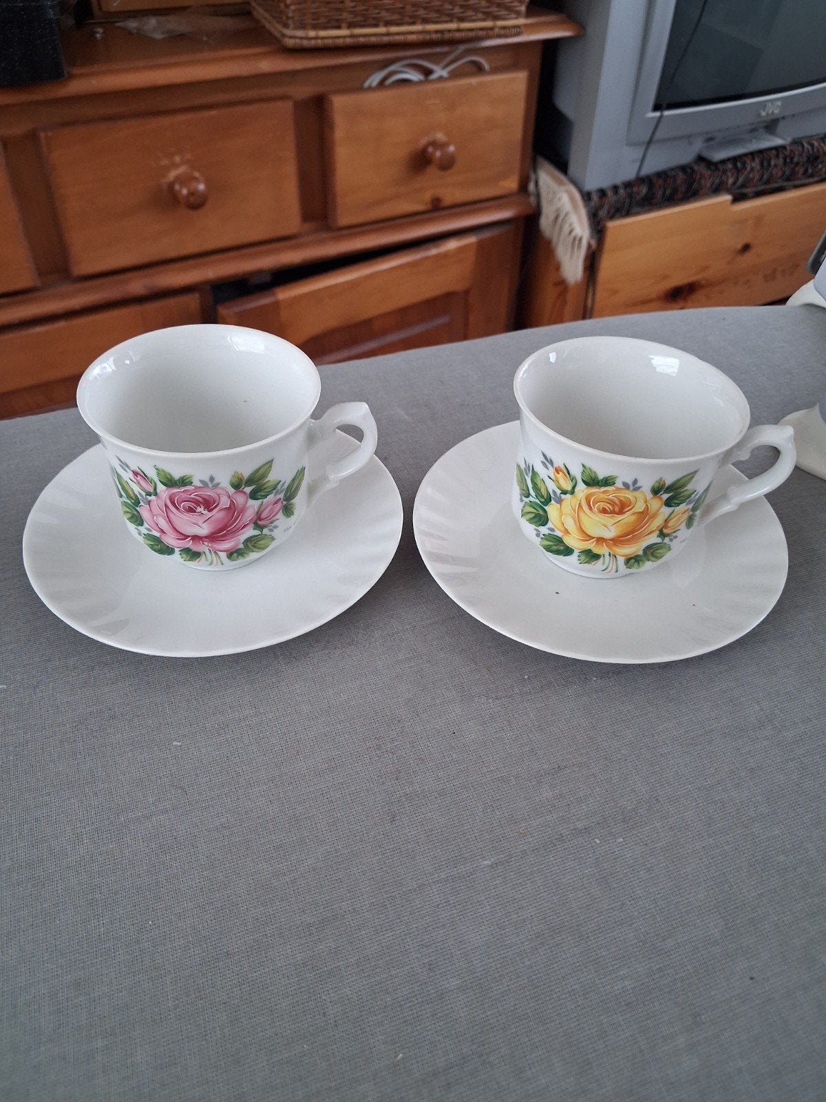 Set van 2 Kronester Bavaria kop en schotels met rozen, Ophalen