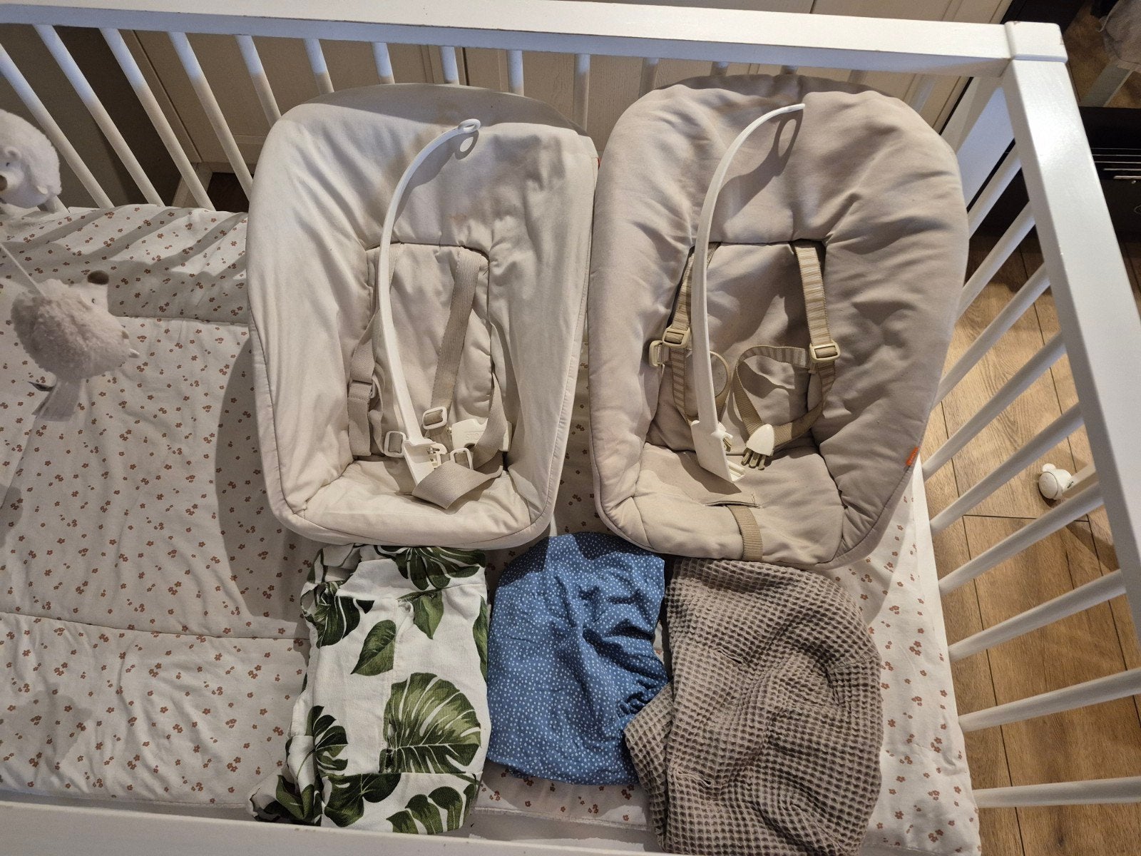 2 newborn zitjes stokke stoel, Ophalen, Zo goed als nieuw, Meegroeistoel